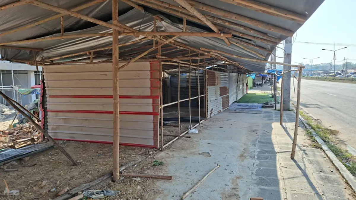 วอนเห็นใจ! เทศบาลปักป้ายจัดระเบียบทางเท้าซ้ำเติมปากท้อง