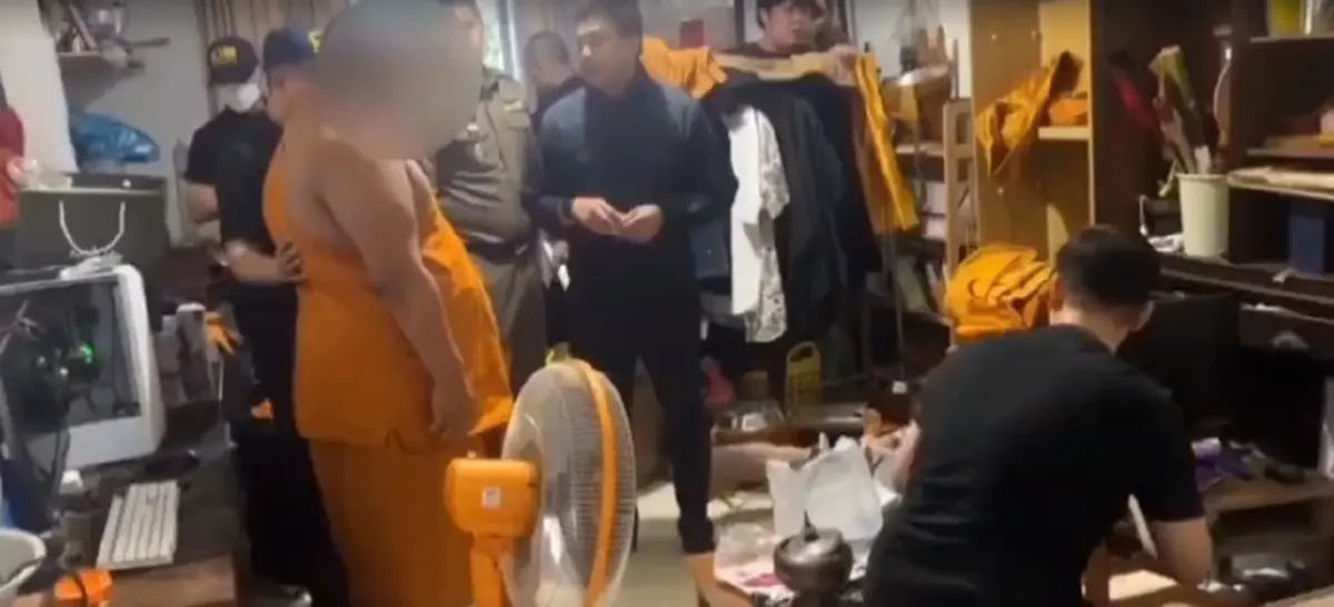 บุกรวบ "พระครู - พระมหา" วัดดังย่านเจริญกรุง เจอหลักฐานคากุฏิ