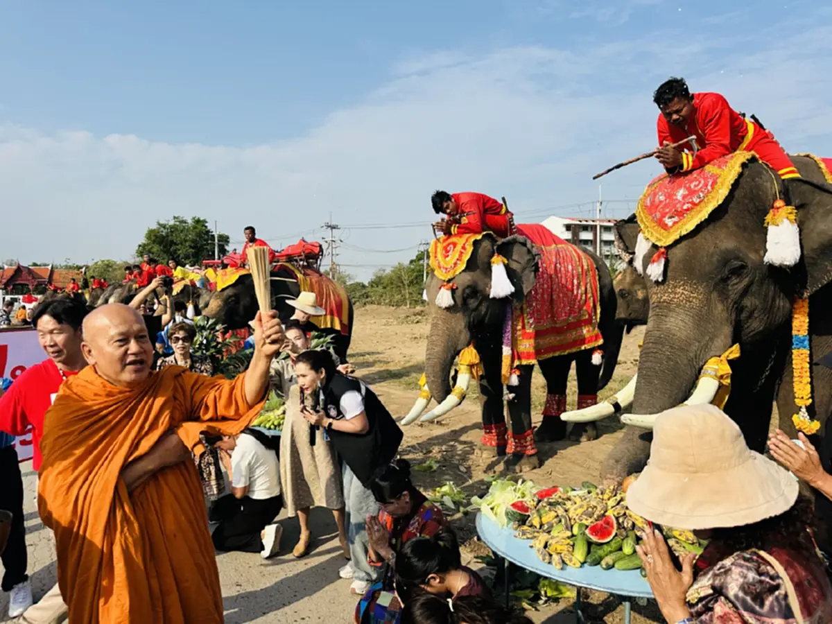 เชิดชูเกียรติช้างไทย! จัดบวงสรวง-เลี้ยงโต๊ะจีนผลไม้ชุดใหญ่