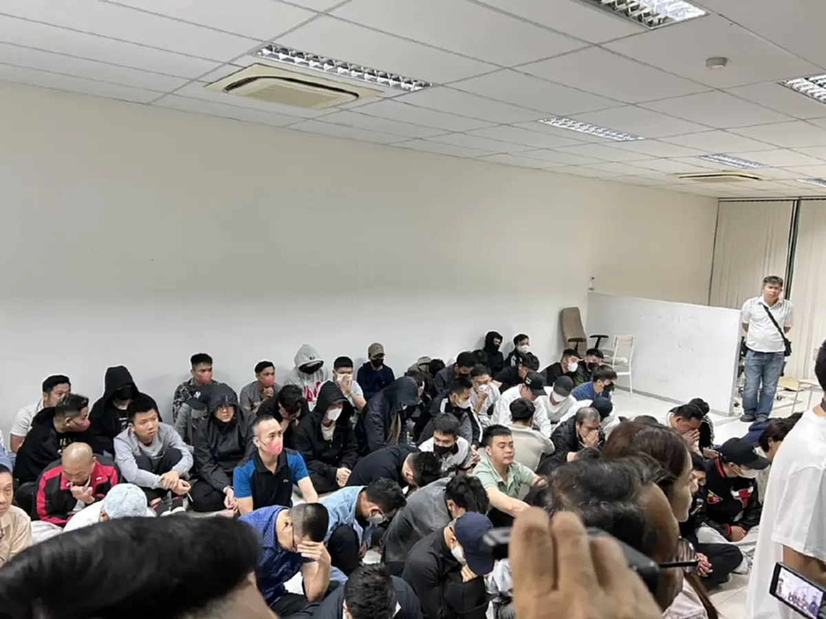 บุกจับเวียดนาม 93คนตั้งฐานทำเว็บพนันออนไลน์ คอนโดย่านพระราม9