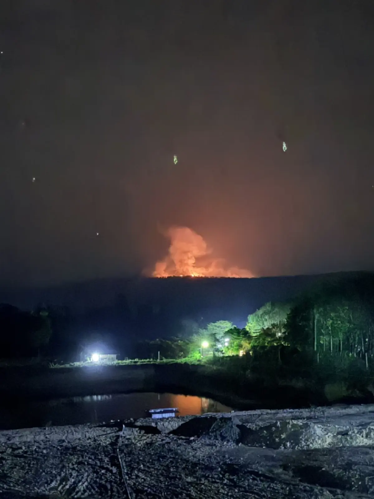 กัมพูชาจุดไฟเผาป่า ชาวบ้านฝั่งไทยหวั่นฝุ่นควันปกคลุมซ้ำ