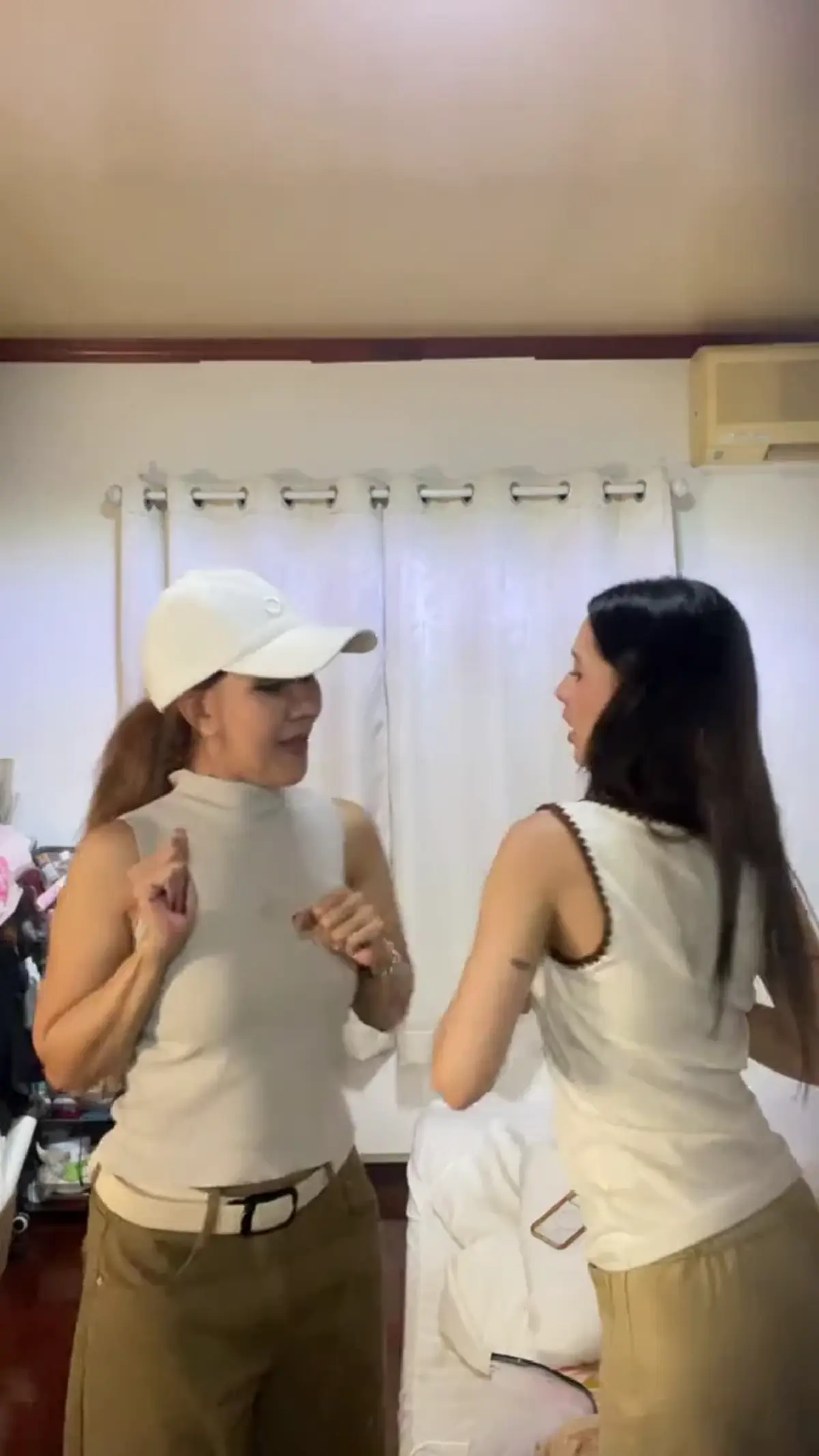 โตเป็นสาวแล้ว  ลูกสาว ต้อม รชนีกร สวยออร่าแรง ถอดแบบแม่เป๊ะ