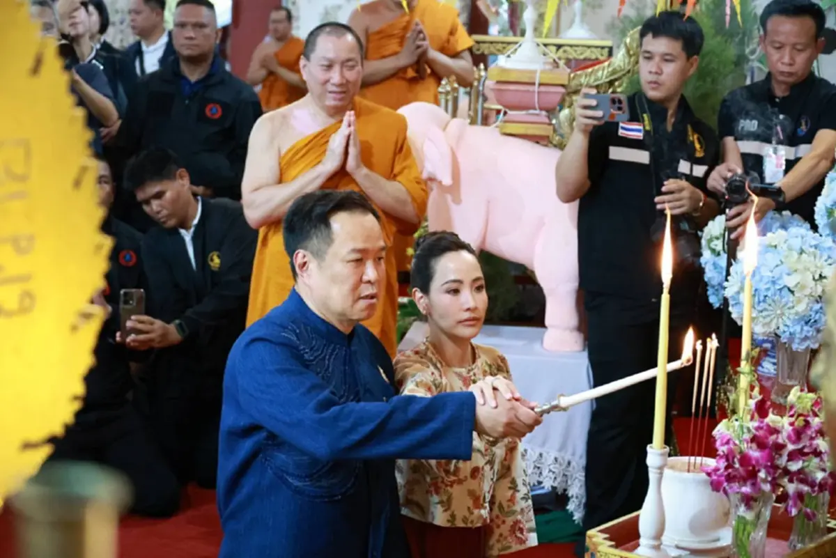 เปิดทะเบียนรถ นายกฯอนุทิน ร่วมพิธีสักการะห่มผ้าพระธาตุช่อแฮ