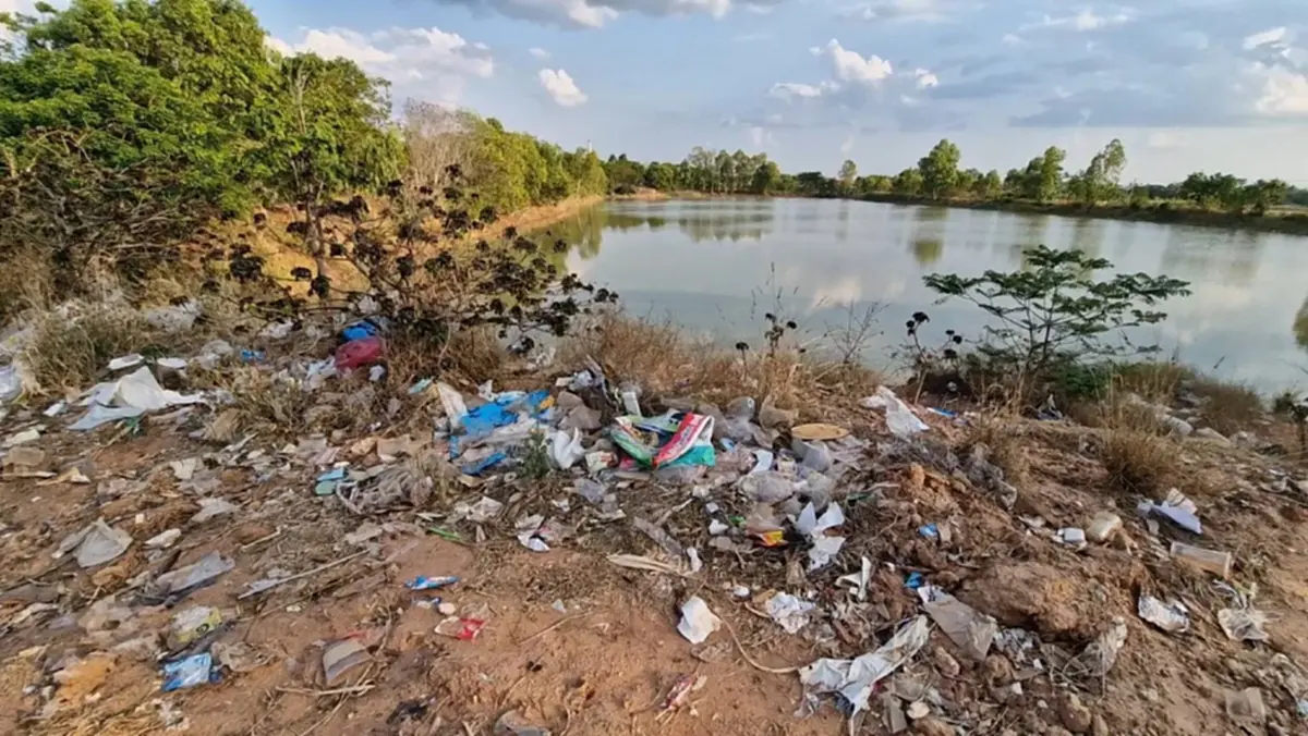 ชาวบ้านหลุ่งประดู่โวยบ่อขยะพิษ จี้นายก อบต. ใหม่เร่งย้าย