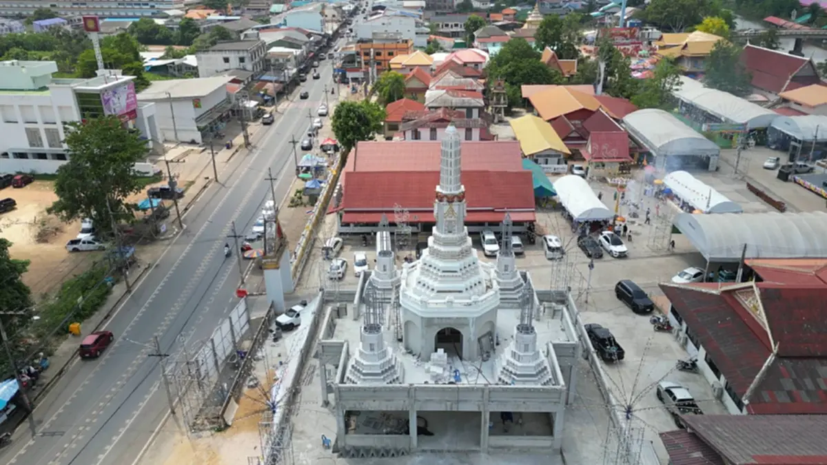 ฮือฮา! "อาทิตย์ทรงกลด" กลางพิธีหล่อพระ 4 ทิศ ตัวเลขโผล่ชัด