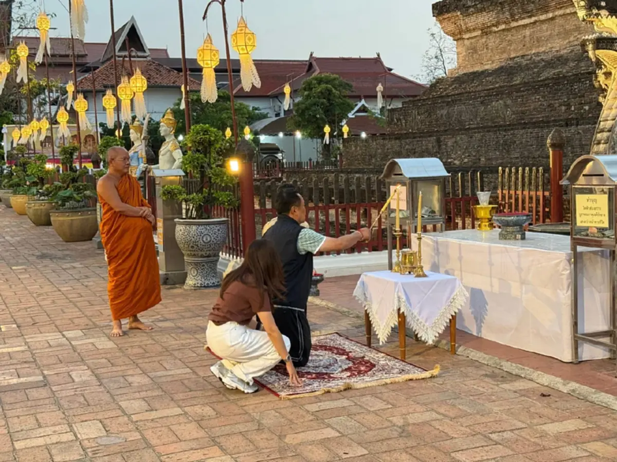 ทะเบียนรถตุ๊กๆ นายกฯอนุทิน นั่งมาสักการะวัดพระธาตุเจดีย์หลวง