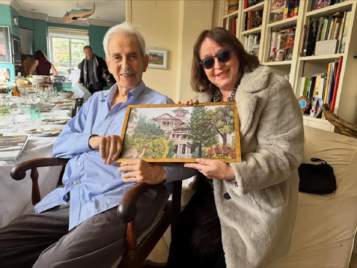 “ฮิวโก้” โพสต์ภาพคู่คุณพ่อวัย 90 ปี หล่อเท่เหมือนกันเป๊ะ