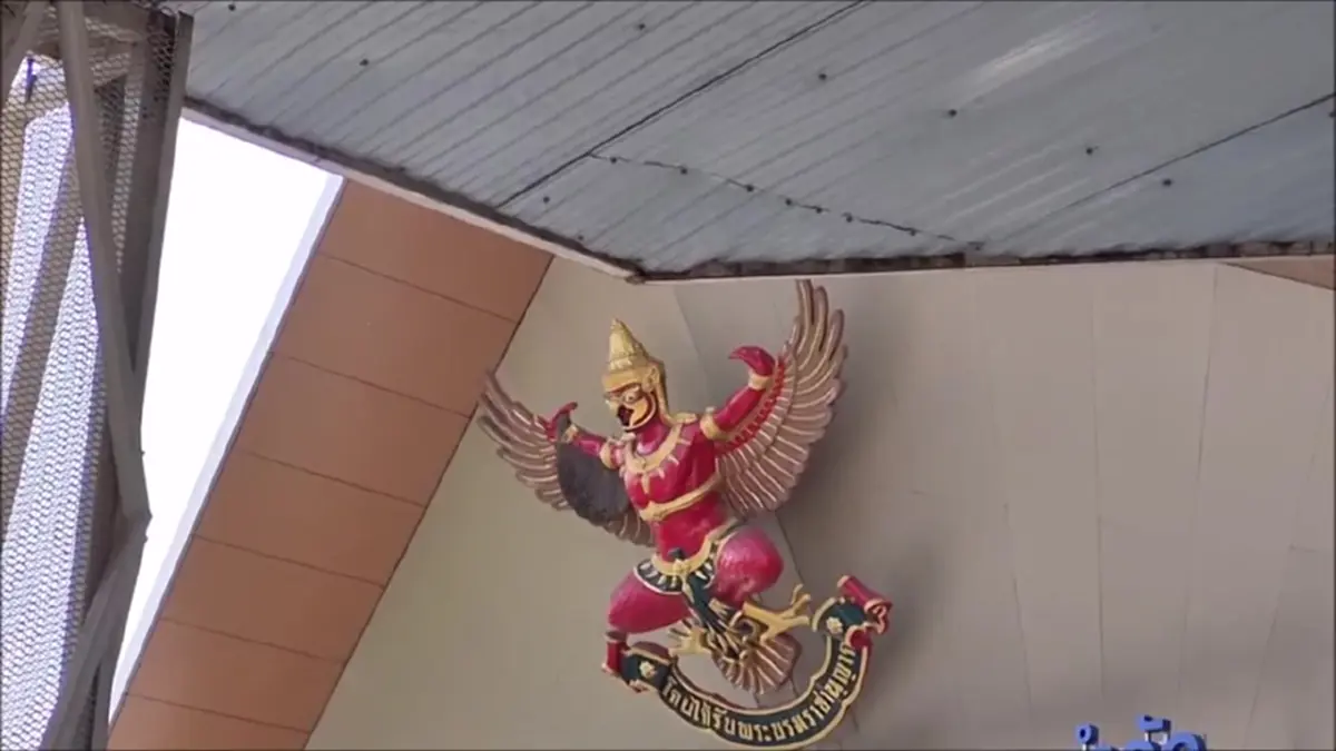 ผึ้งเกาะพญาครุฑแตกรังวันพระ ต่อยชาวบ้านสาหัส