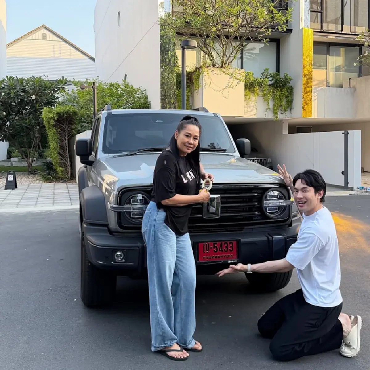  “ดีเจมะตูม” เปย์จัดหนัก เซอร์ไพรส์รถป้ายแดงให้แม่วันเกิด