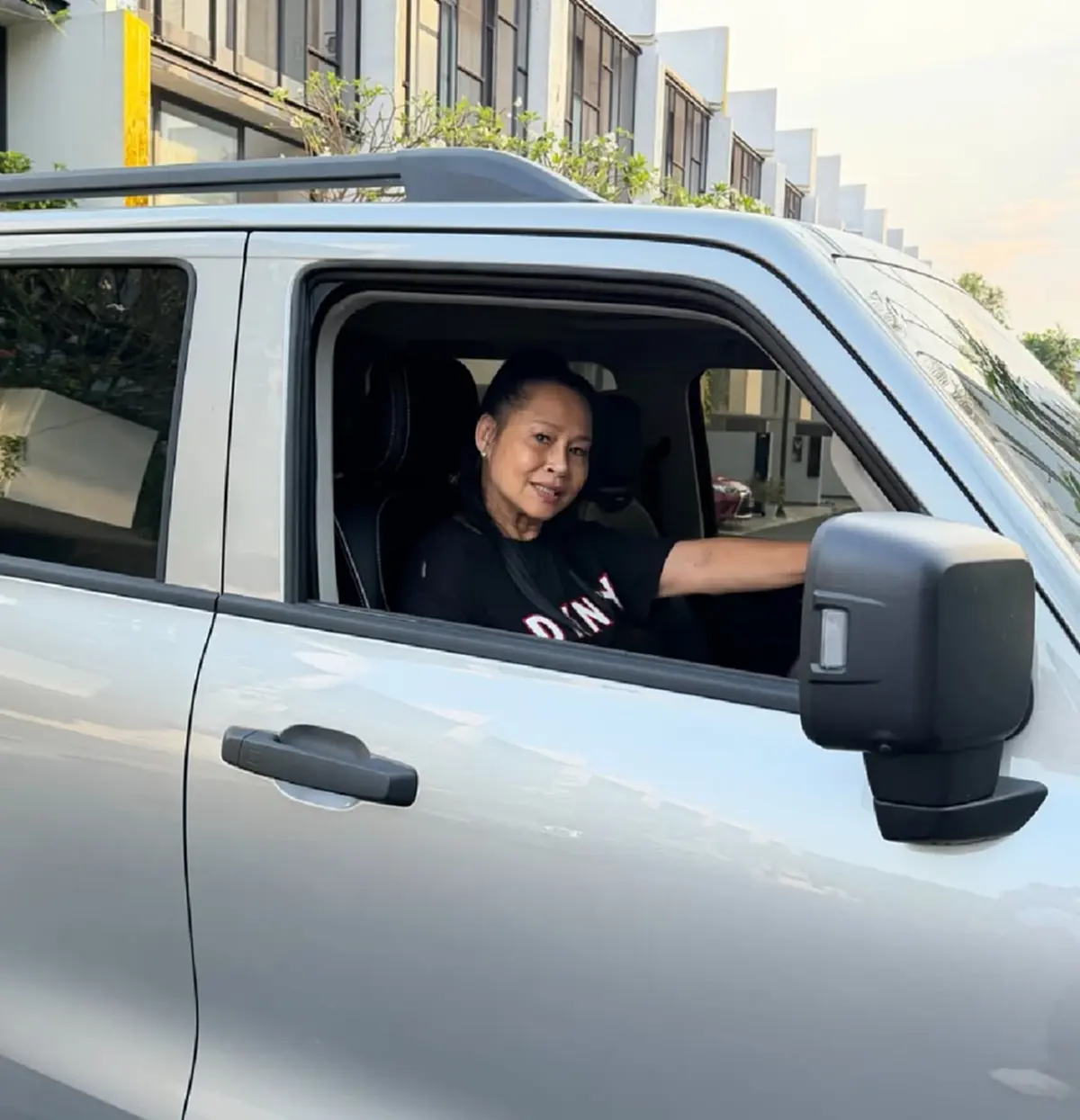  “ดีเจมะตูม” เปย์จัดหนัก เซอร์ไพรส์รถป้ายแดงให้แม่วันเกิด