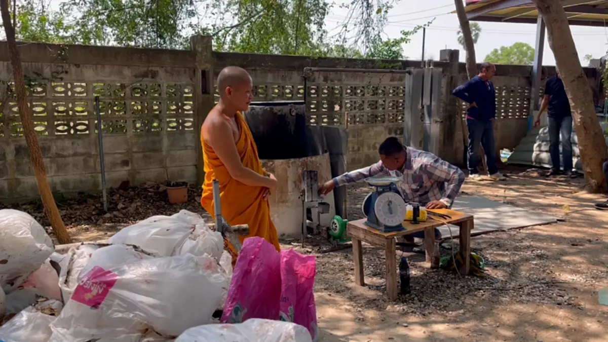 วัดหนองขุ่นผุดไอเดียเจ๋ง กลั่นขยะพลาสติกเป็นดีเซลช่วยชาวบ้าน