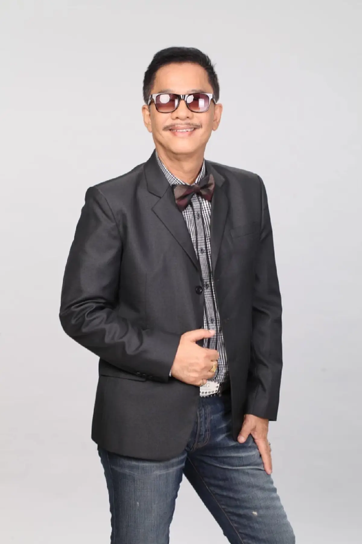 เดือดสนั่น "สุรชัย สมบัติเจริญ" ฟาดแรง ลั่น คุณควรเปลี่ยนนามสกุล