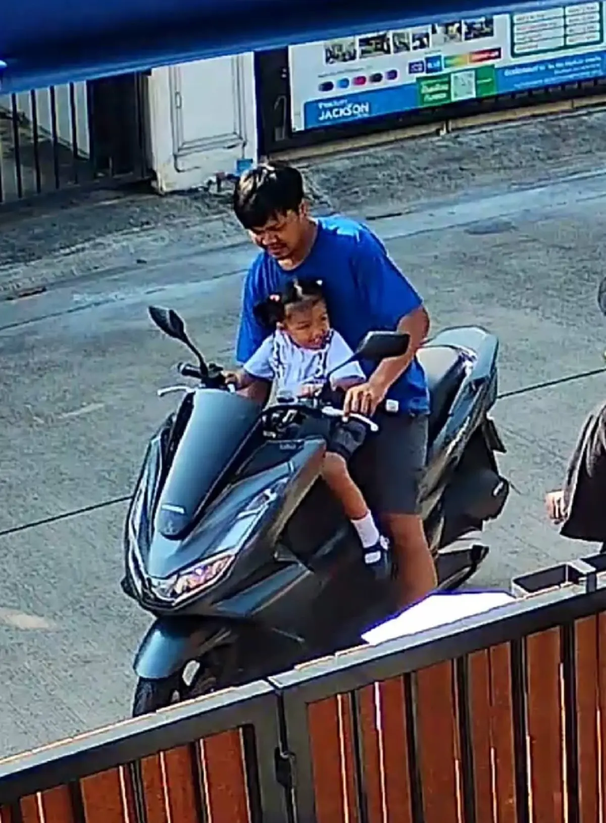 เมียโพสต์ตามหาวุ่น สามีเครียดหนัก พาลูกซ้อน PCX หายออกจากบ้าน