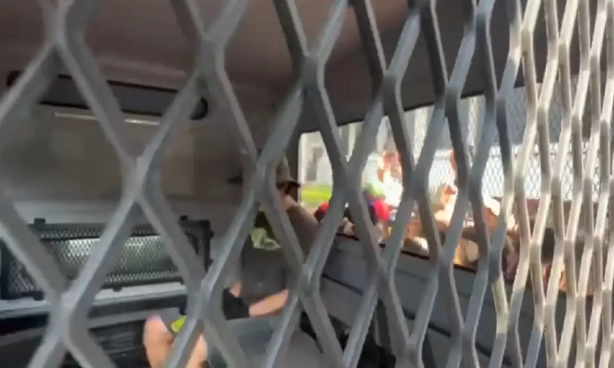 ถึงว่า ต้อม 8 ถุง อ่านหนังสือธรรมะ ไม่น่าเชื่อคำตอบ "รักแรมมั้ย"