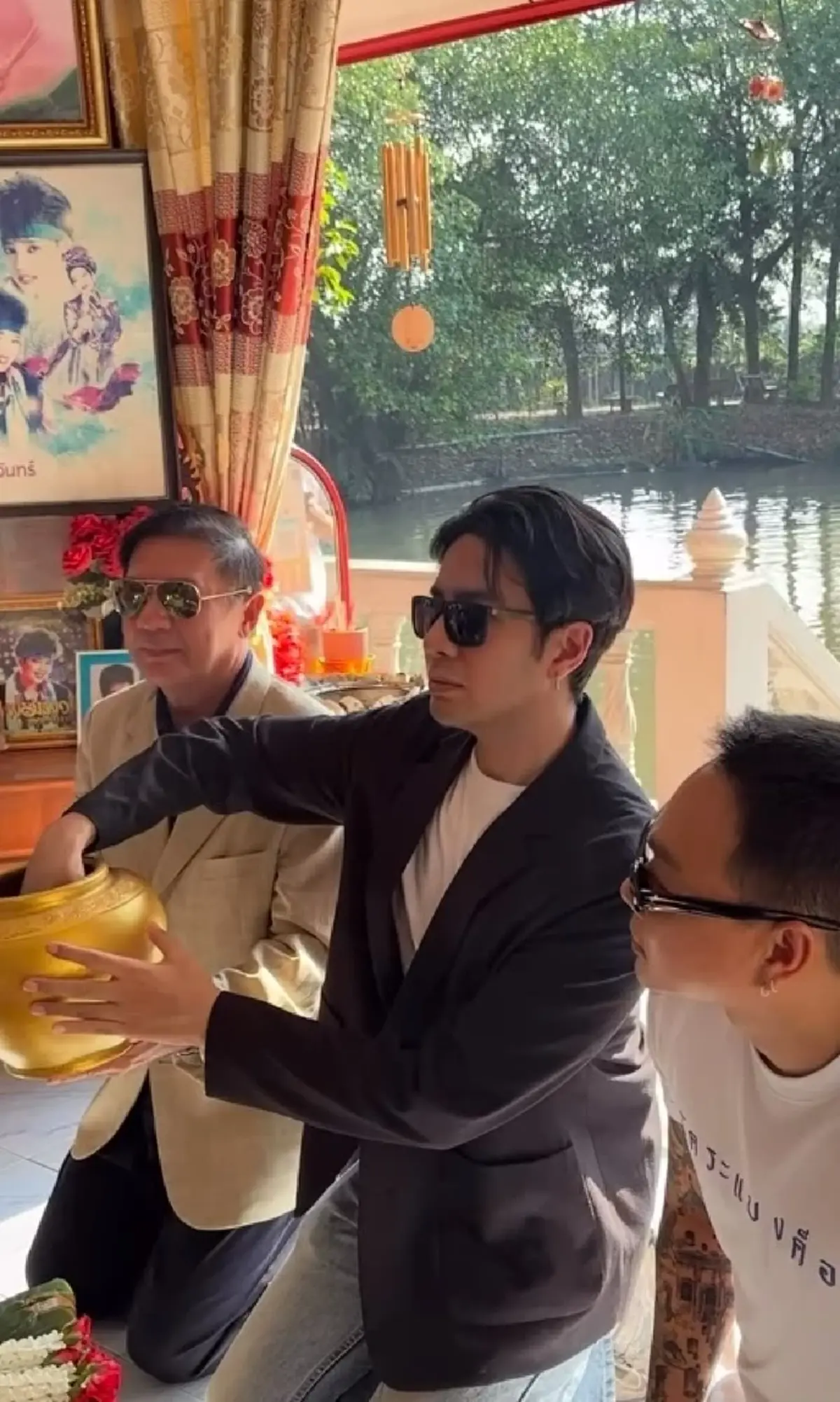 เพชร พุ่มพวง ไปไหว้ แม่ผึ้ง ไม่พลาดล้วงไห หยิบได้เลขสวย