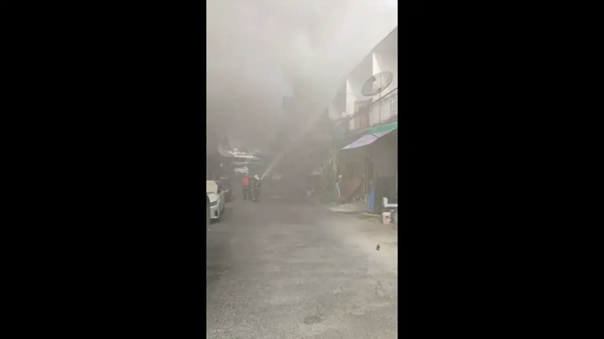 ระทึกเชียงใหม่! ไฟไหม้ตึกแถวใกล้ขนส่งช้างเผือก วอด 6 คูหา