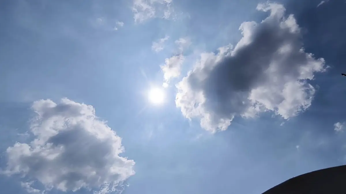 ฮือฮา! "อาทิตย์ทรงกลด" กลางพิธีหล่อพระ 4 ทิศ ตัวเลขโผล่ชัด