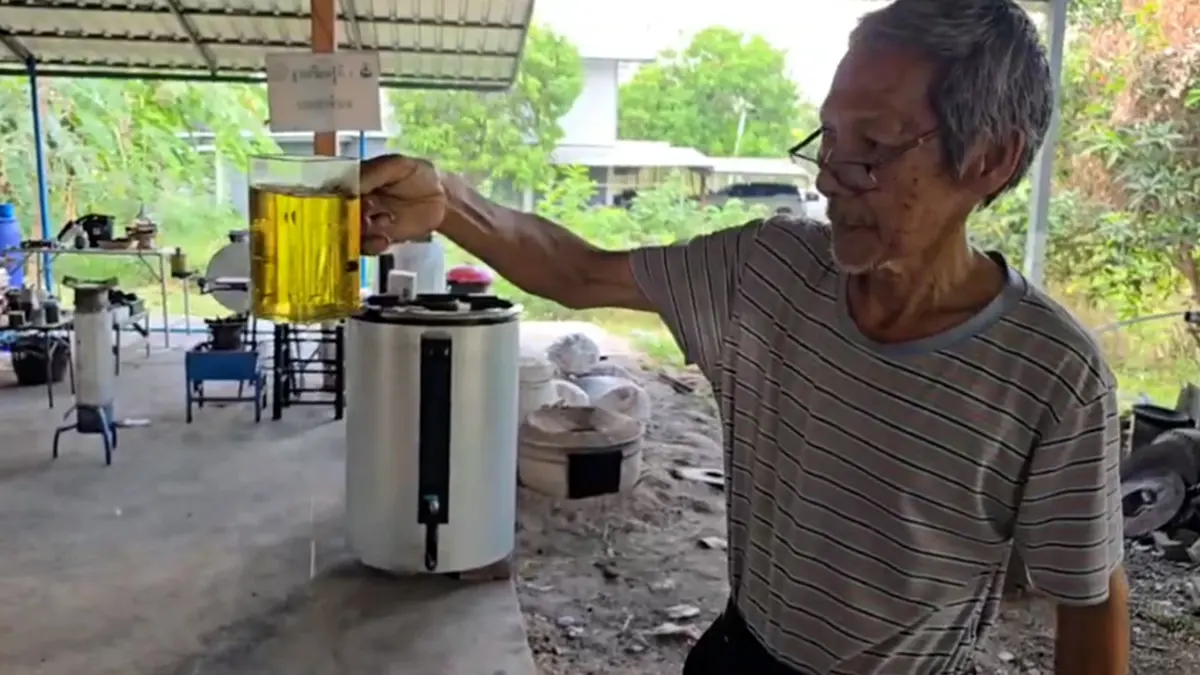 "ขยะทองคำ" ไอเดียลุงวัย 67 เปลี่ยนพลาสติกเป็นน้ำมัน ลดต้นทุน!
