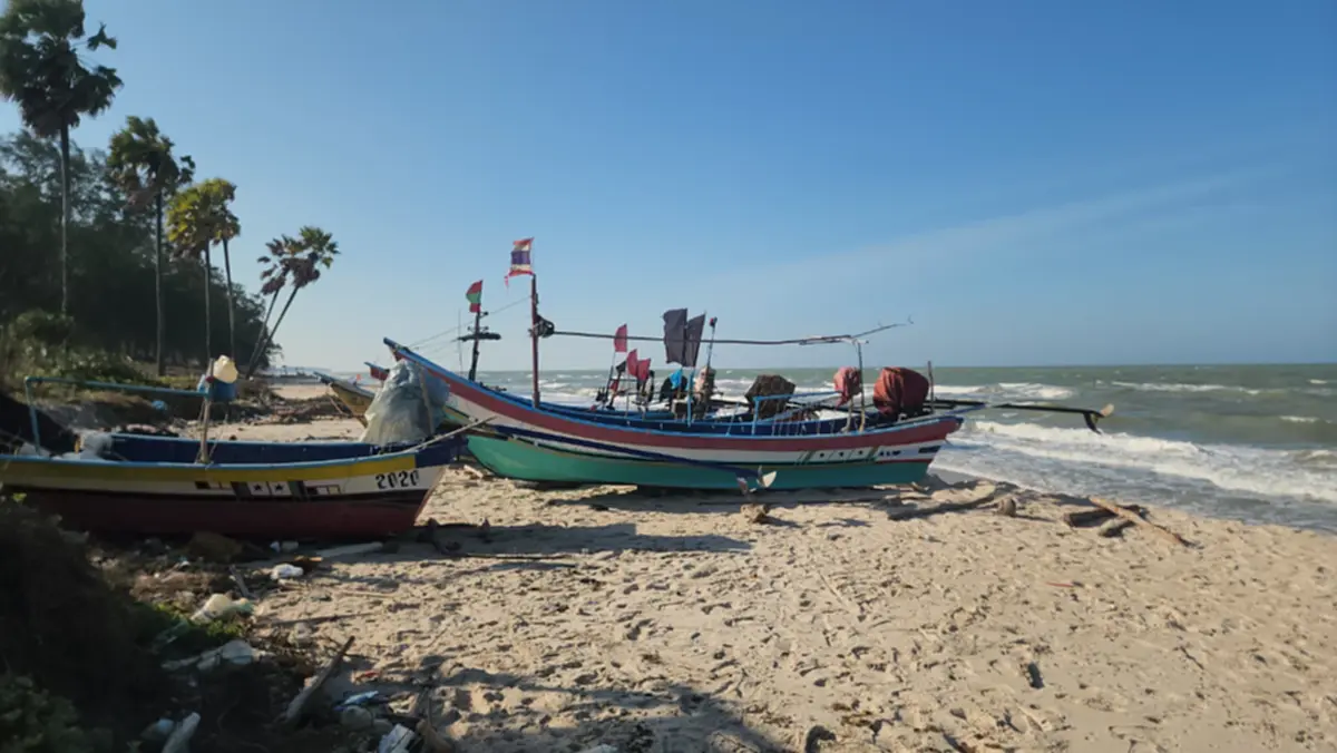 น้ำมันพุ่งแรง! ขึ้นรวด 6 บาท เขย่าเรือประมงพื้นบ้านจอดนิ่ง