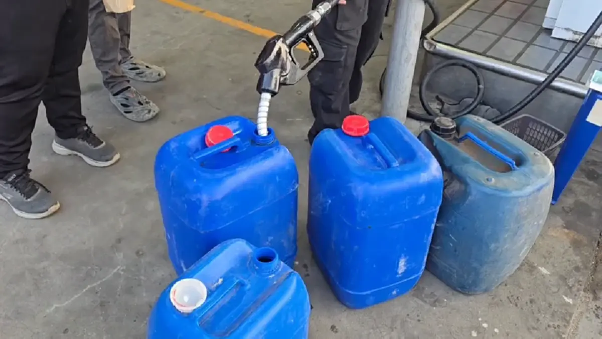 ดีเซลกำแพงเพชรขาดตลาด! ชาวบ้านแห่ต่อคิวแน่นจำกัดเติมคนละ 700