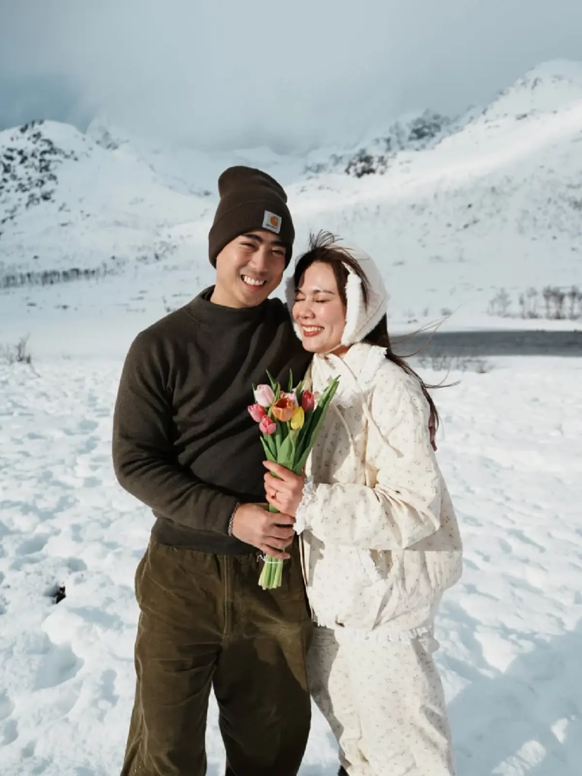 อดีตนักร้องดัง เซอร์ไพรส์แฟนสาว ขอแต่งงาน ท่ามกลางภูเขาหิมะ