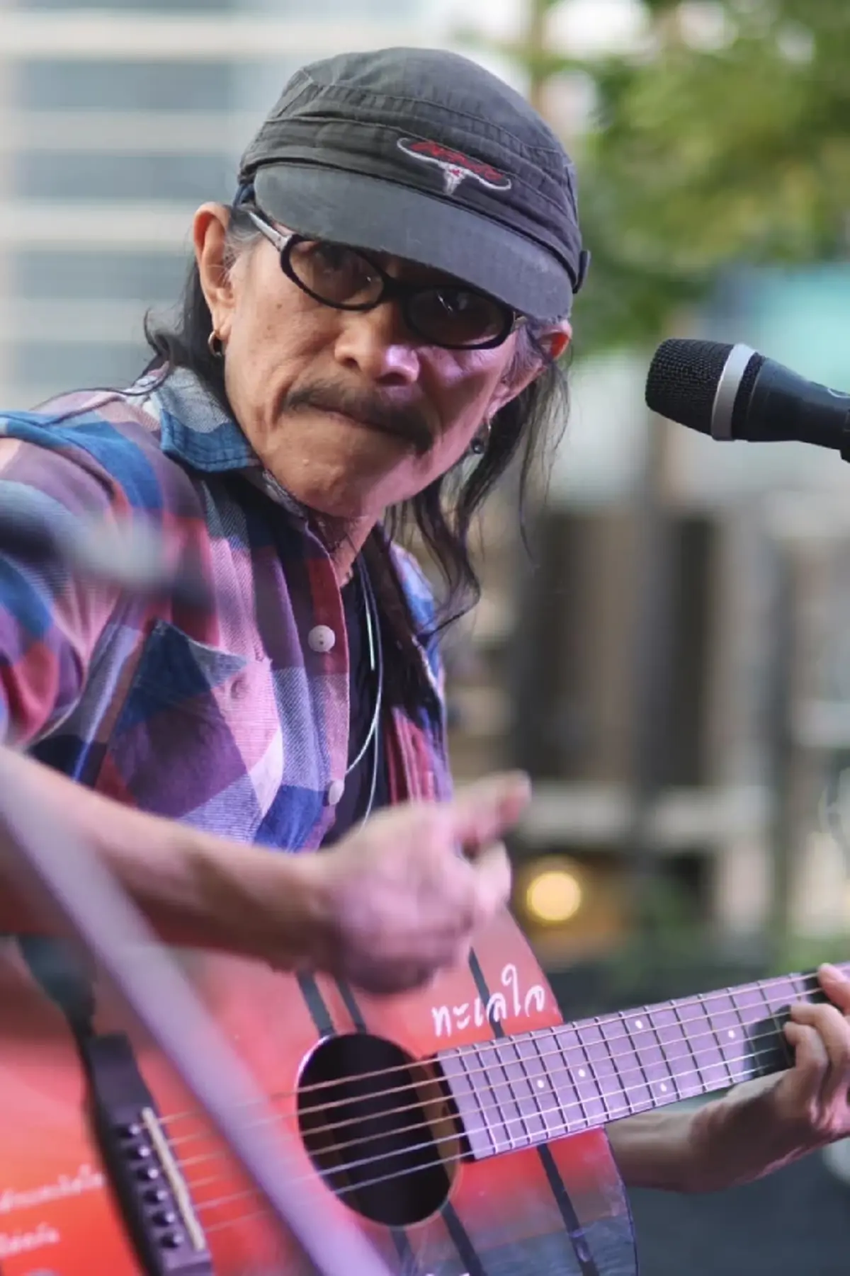 ของขึ้น แอ๊ด คาราบาว ฝากข้อความถึง อนุทิน ต้องเลือกข้าง