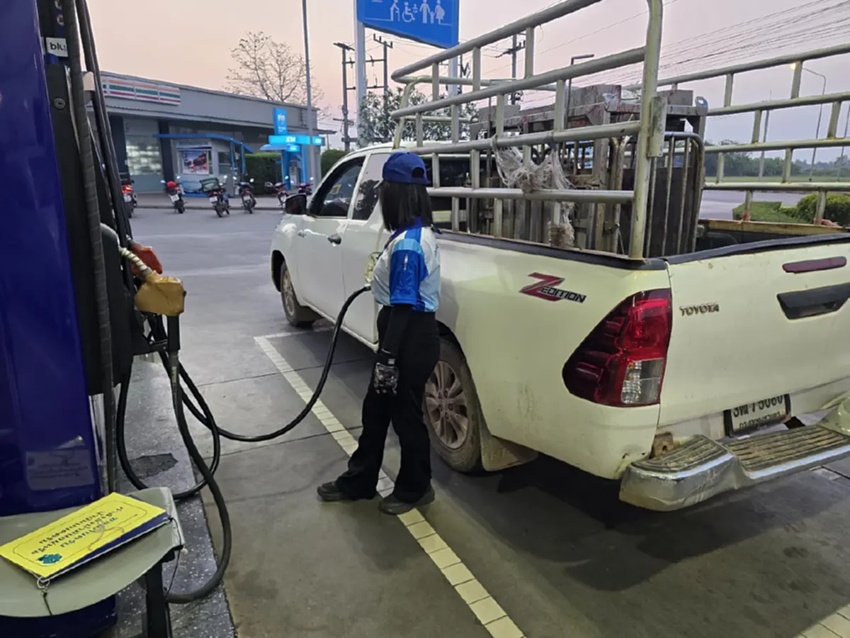 น้ำใจเจ้าของปั๊มกำแพงเพชรแจกน้ำเต้าหู้ฟรีปลอบใจคนรอคิวน้ำมัน