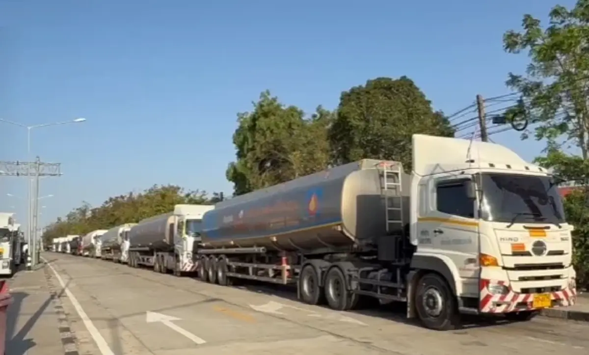 รถน้ำมันด่านมุกดาหารหายวูบ คาดวิกฤตขาดแคลนลามหนัก