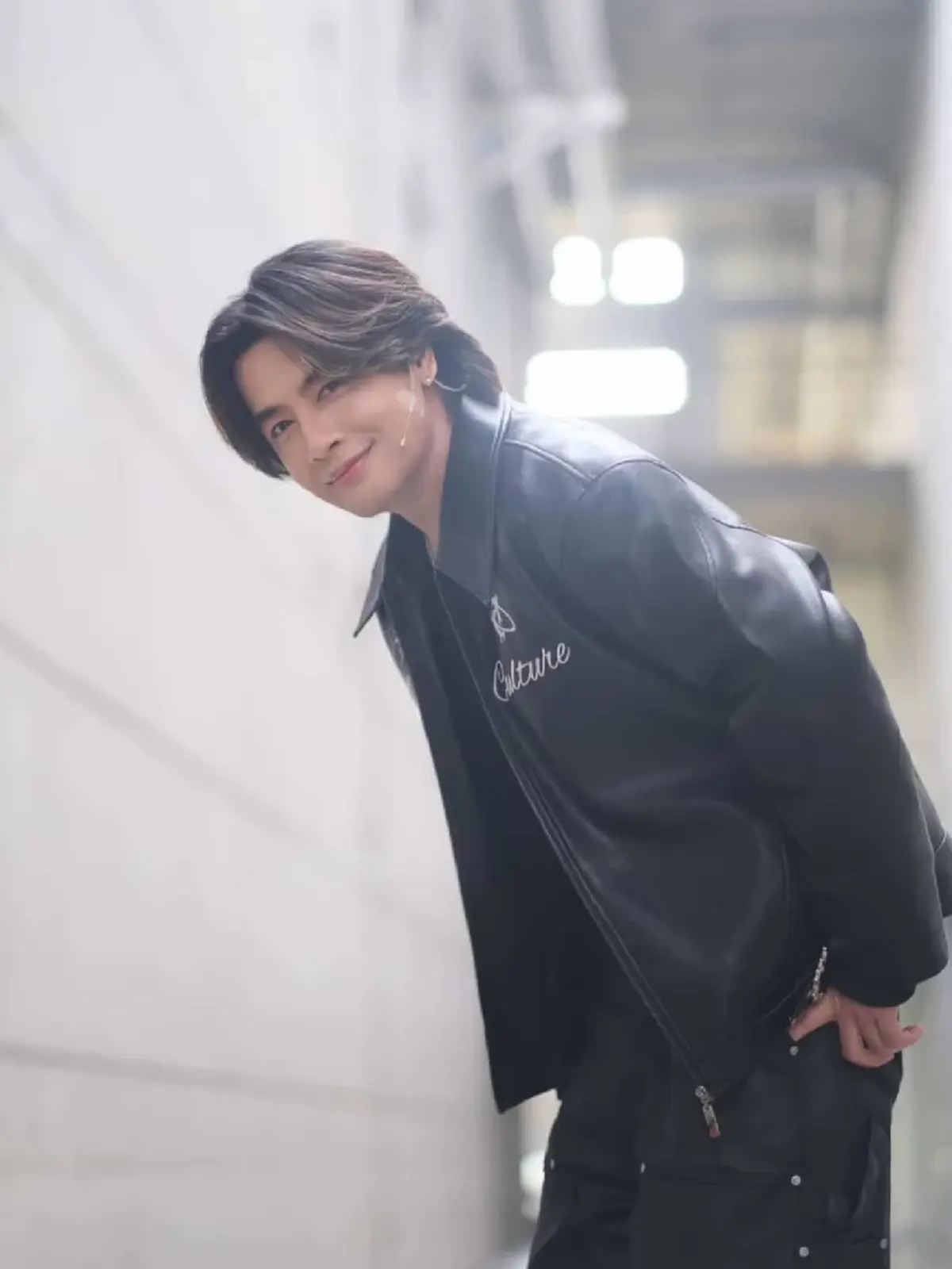 หล่อสวนวัย! ออย ธนา สุทธิกมล วัย 49 ภาพล่าสุดหน้าเด็กมาก  