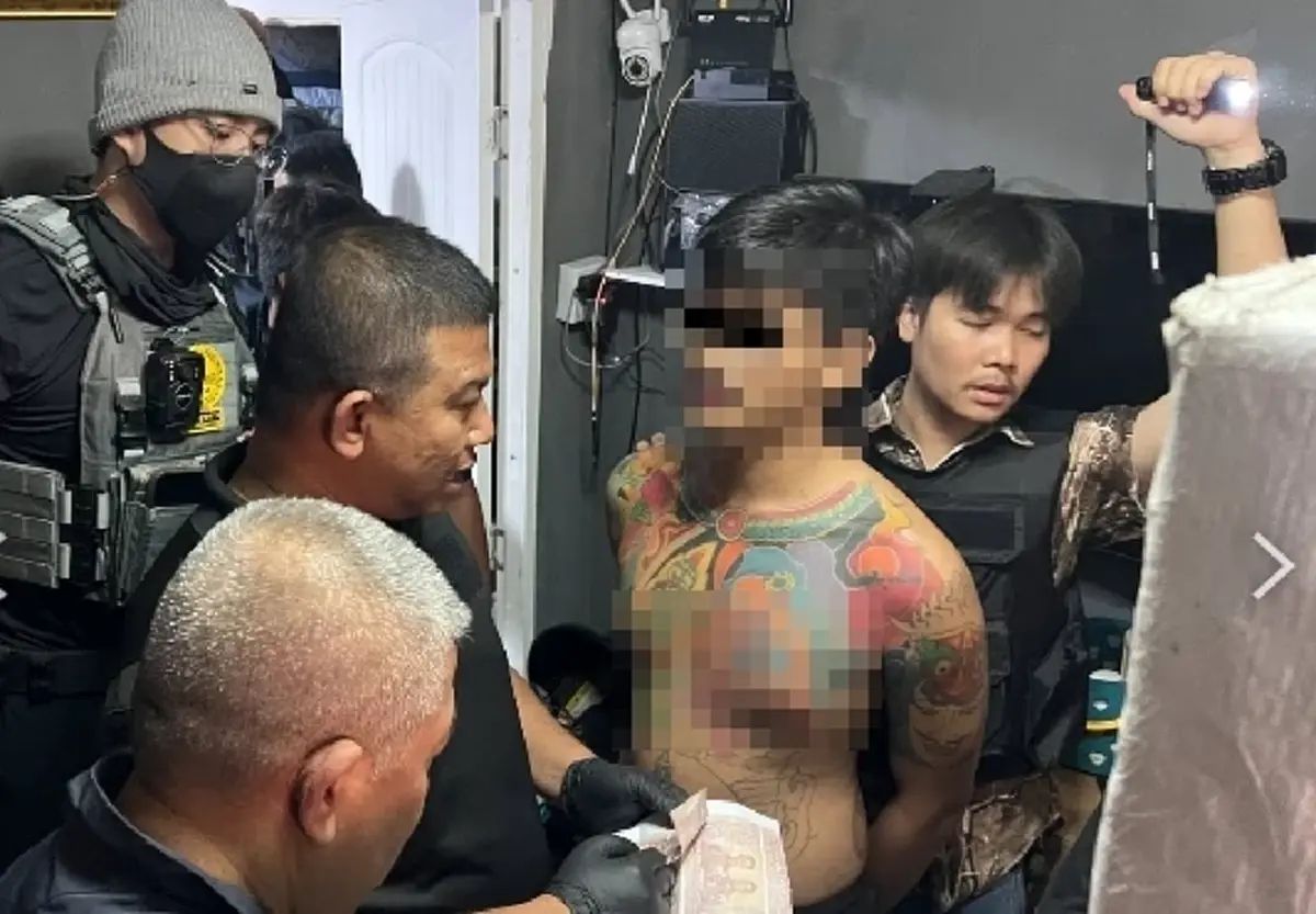 ทลายซุ้มหัวจ่ายย่านฝั่งธน โชว์อาวุธ-ธนบัตรปลอม รวบผู้ต้องหา 6 ราย