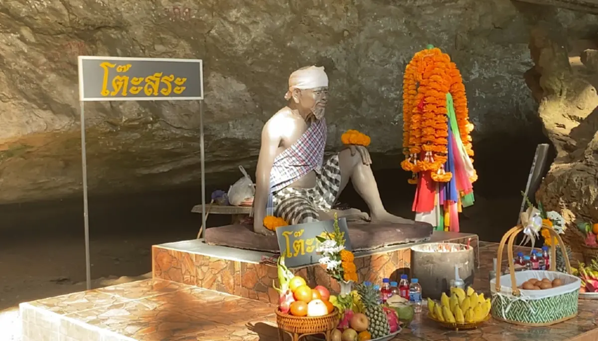 ฮือฮา! "ปลาดุกเผือกยักษ์" โผล่ร่วมพิธีบวงสรวง "โต๊ะสระ"