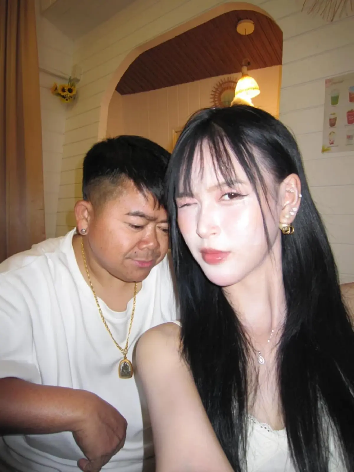 หวานไม่พัก! “โก๊ะตี๋” โพสต์ช็อตเด็ด “ใบมิ้นต์” หอมแก้มฟอดใหญ่ 