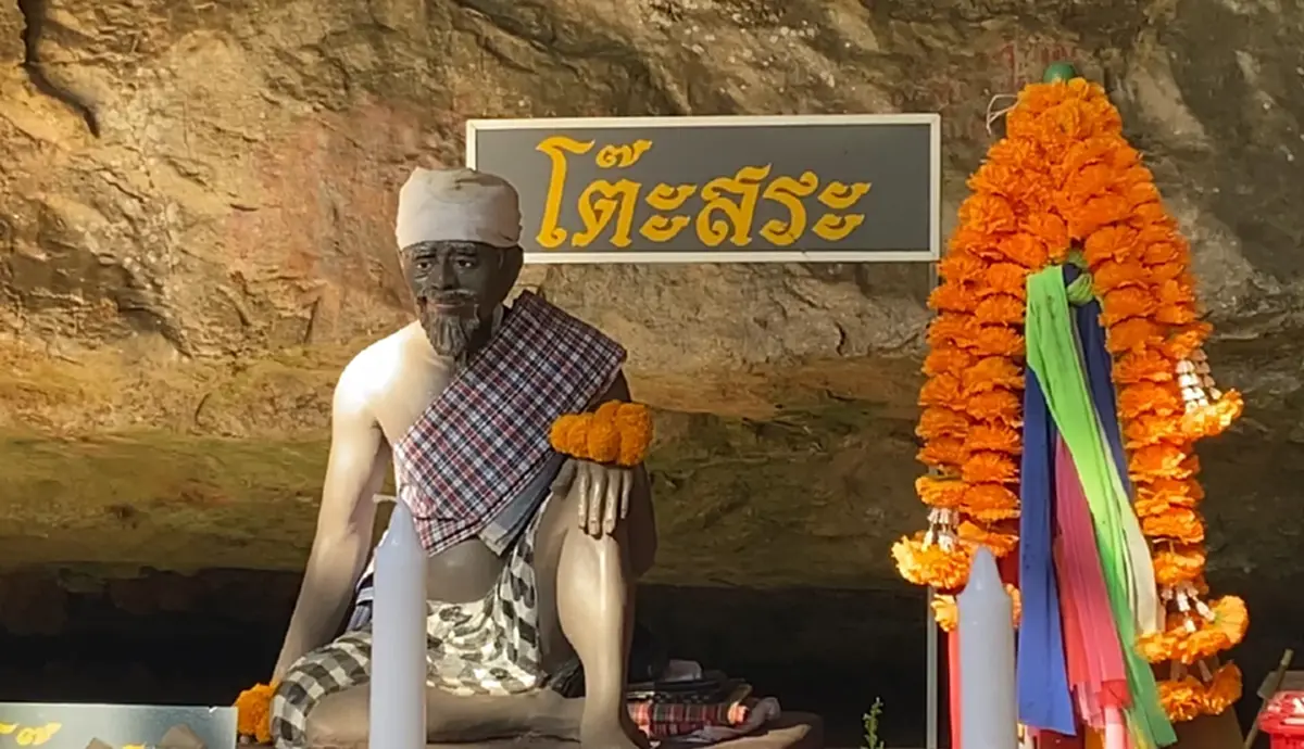 ฮือฮา! "ปลาดุกเผือกยักษ์" โผล่ร่วมพิธีบวงสรวง "โต๊ะสระ"