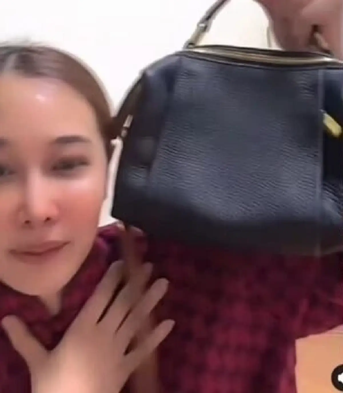 “กุ้งพลอย” สวนกลับปมทองลูก ลั่นไม่ได้ขโมย แต่ หยิบมาเลย