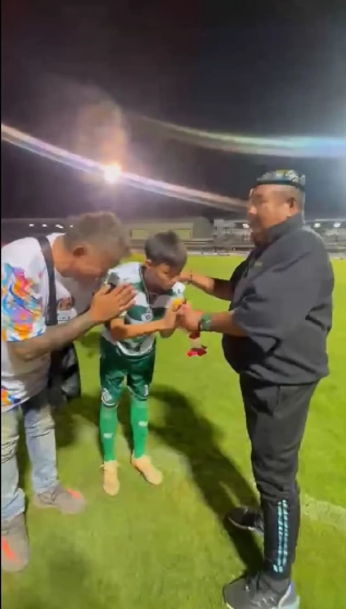 ไม่ทิ้งกัน เผยโฉมนักเตะย้ายตาม "อ.สกล" เปิดเหตุผลกินใจ