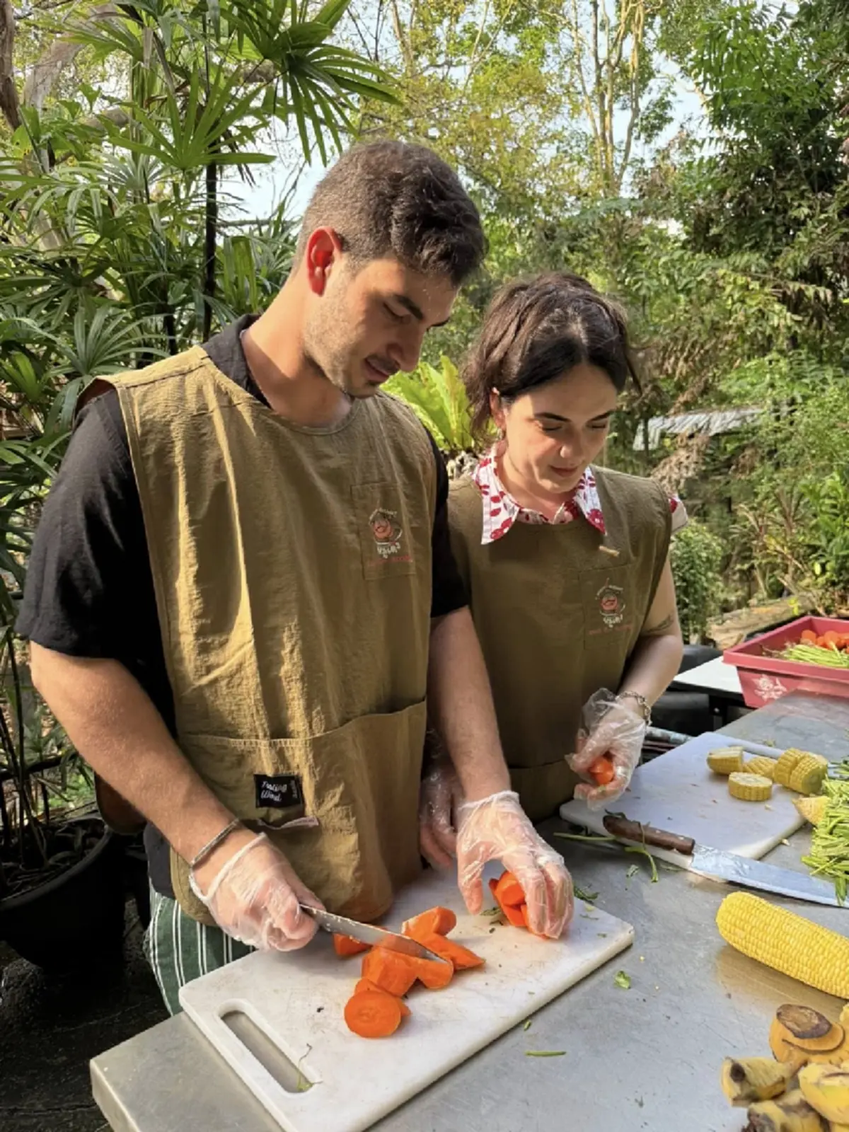 "เชฟอิตาลี" มาให้อาหารหมูเด้ง ก่อนสุดท้าย ทำคนเขินทั้งสวนสัตว์