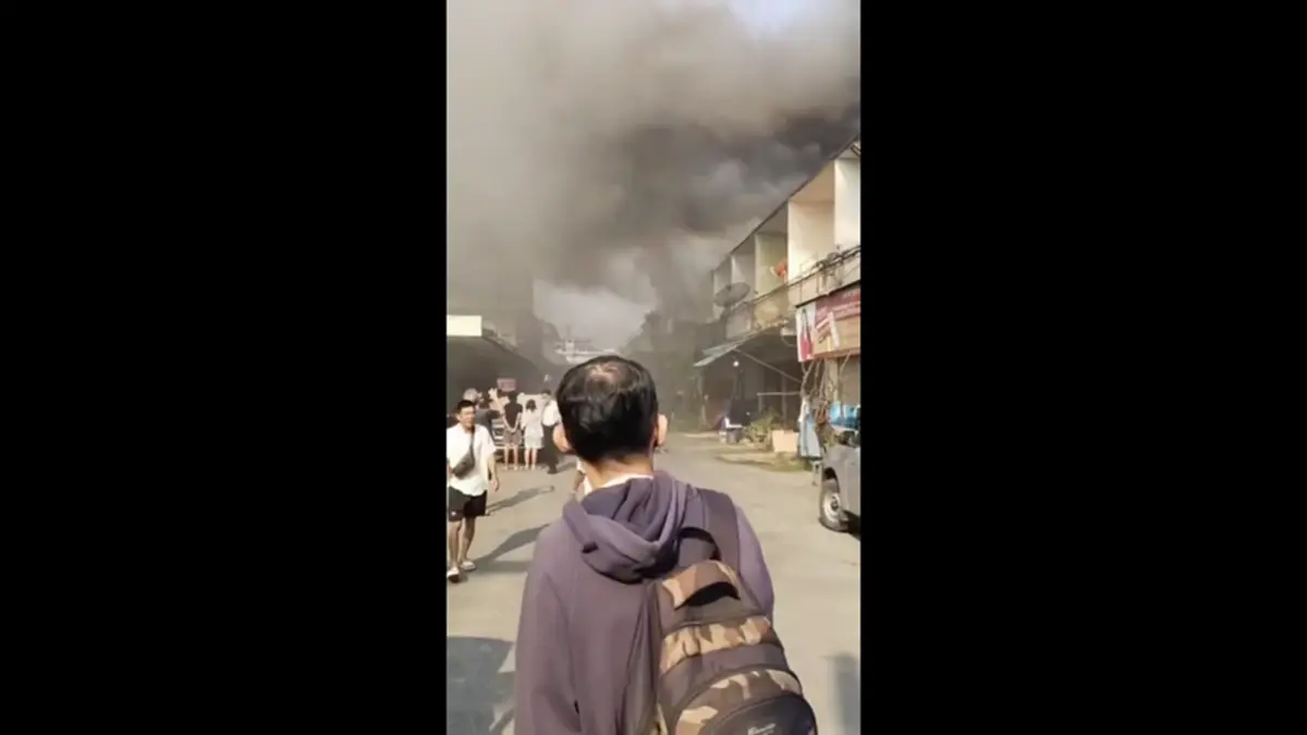 ระทึกเชียงใหม่! ไฟไหม้ตึกแถวใกล้ขนส่งช้างเผือก วอด 6 คูหา