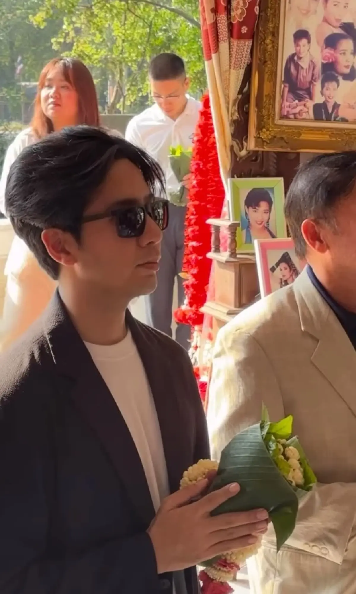 เพชร พุ่มพวง ไปไหว้ แม่ผึ้ง ไม่พลาดล้วงไห หยิบได้เลขสวย