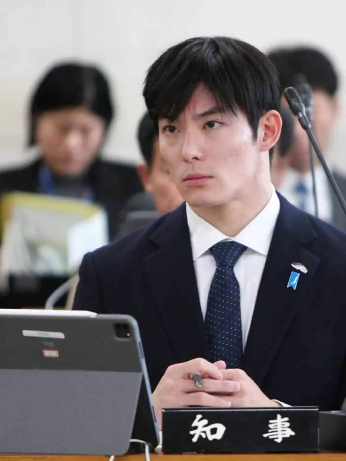 ไวรัลทั้งประเทศ  หนุ่ม วัย 35 ปี ผู้ว่าฯฟุกุอิคนใหม่ หล่อโปรไฟล์ปัง