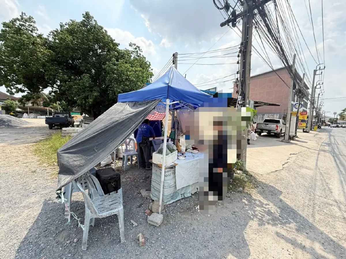 บุกจับแผงลอย น้ำกระท่อมผสมยา ไร้ใบอนุญาต ลูกค้าจับกลุ่มคึกคัก