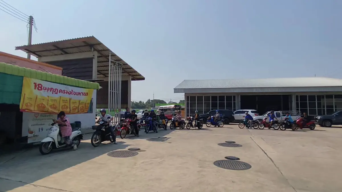 ชาวอุทัยฯ แห่ทะลักปั๊ม! นาทีทอง 8,000 ลิตร 1 ชั่วโมงเกลี้ยง