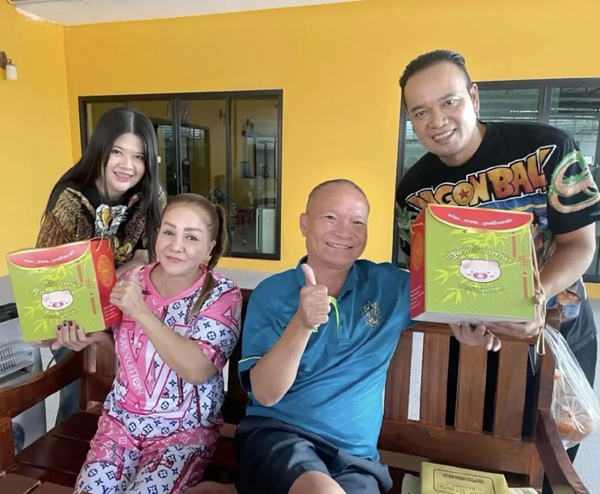 ตกใจทั้งงาน! ตลกดัง ลื่นล้มอย่างแรงกลางงาน เหน่ง เหม่งจ๋าย