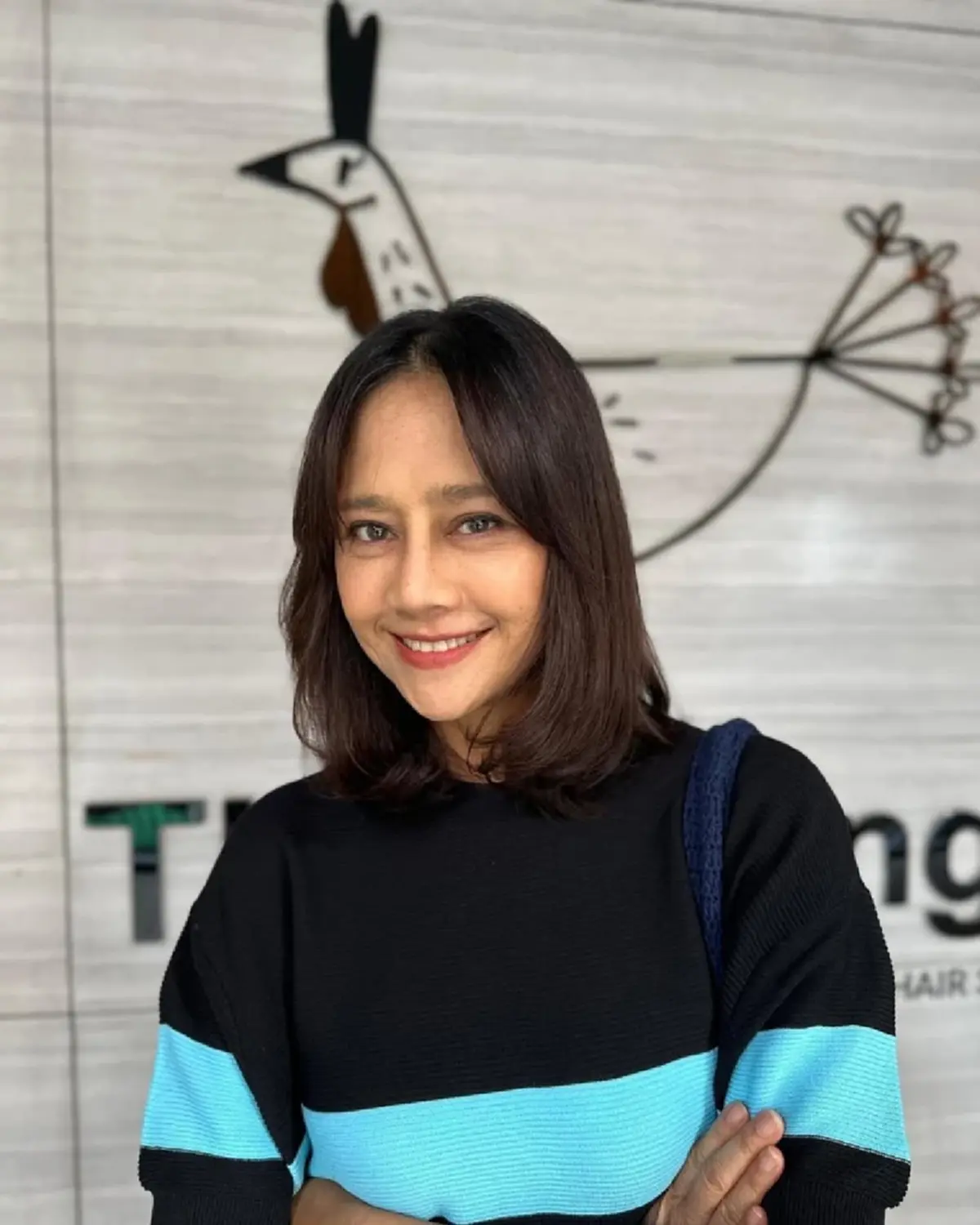 เปิดบ้านเกิด ที่สุพรรณบุรี บ้านสองชั้นสุดคลาสสิก ร่มรื่นน่าอยู่