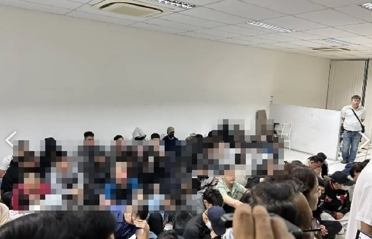 ตำรวจไซเบอร์ ทลายฐานเว็บพนันออนไลน์ของชาวเวียดนามกลางกรุง