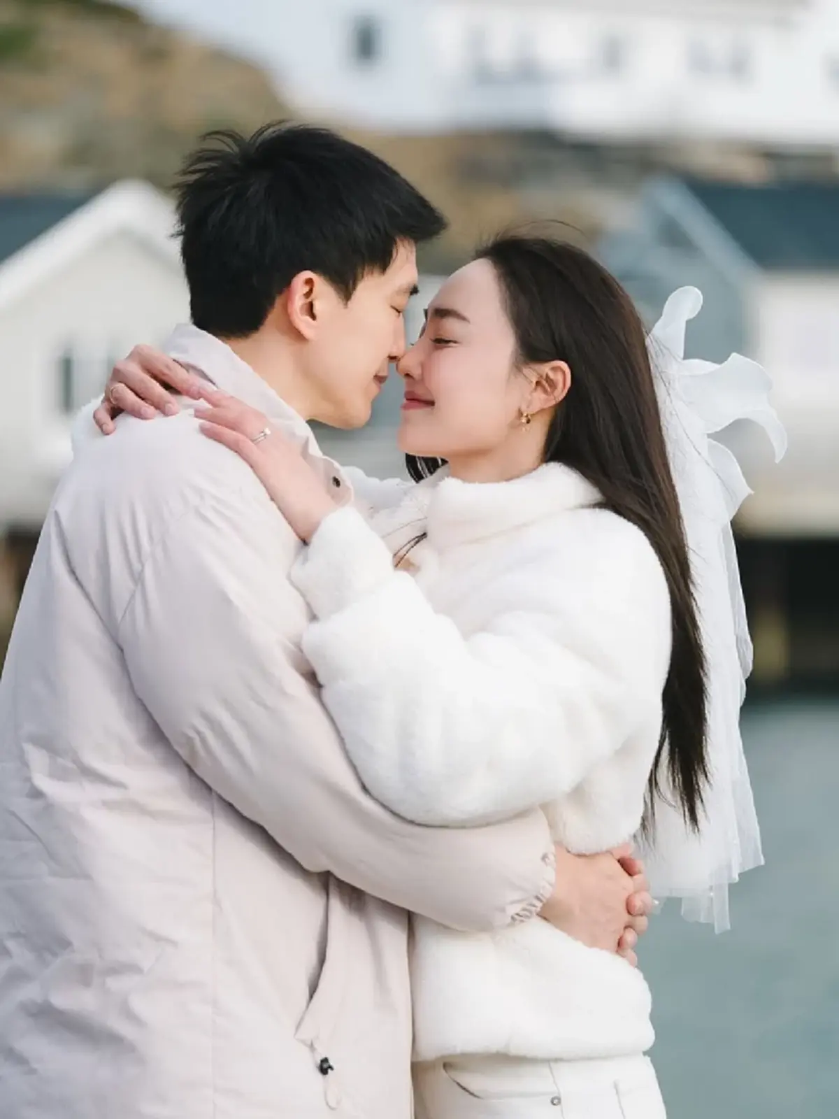 นักแสดงหนุ่ม เซอร์ไพรส์ขอแฟนสาว นางเอกดัง แต่งงานกลางแสงเหนือ