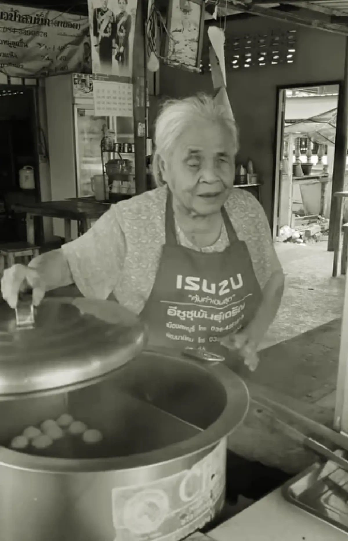 ปิดตำนาน "ป้าสมนึก ก๋วยเตี๋ยวตาบอด"คนดัง สาเหตุเสียชีวิตเศร้า