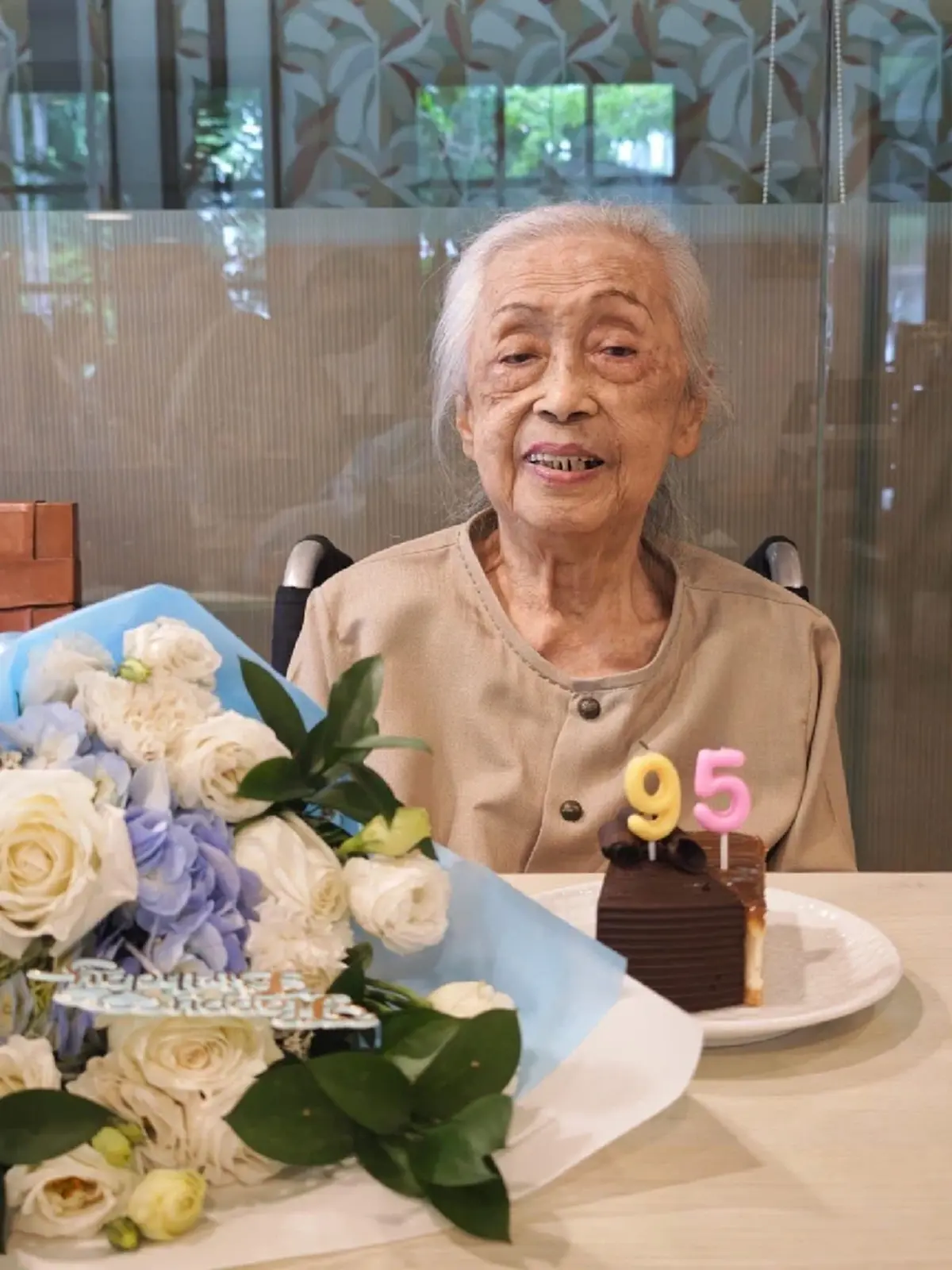 อาลัย "ศิลปินแห่งชาติ" ตำนานนักเขียนดัง จากไปอย่างสงบในวัย 95 ปี