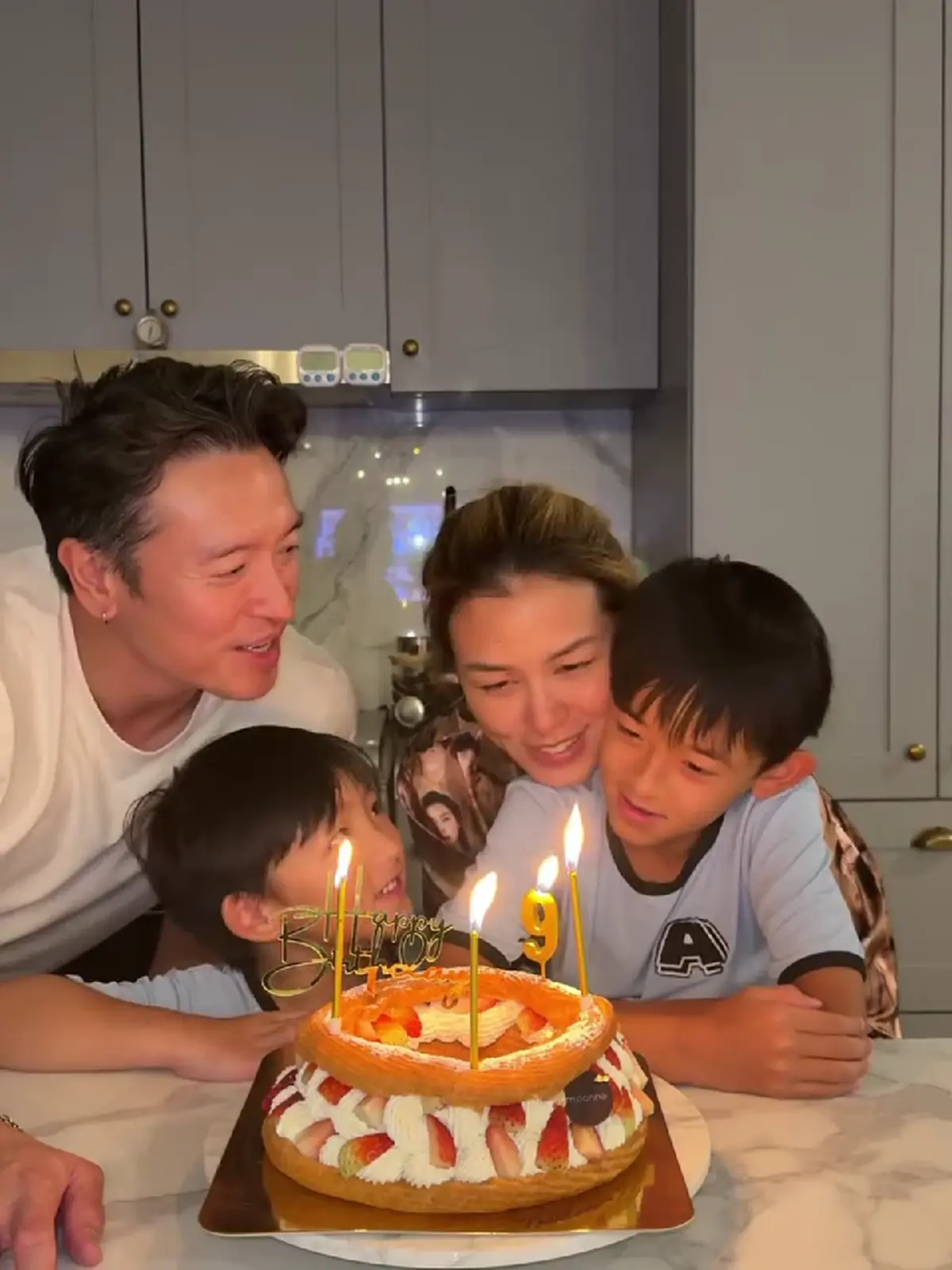 “ชาย ชาตโยดม” ฉลองวันเกิดลูกชาย 9 ขวบ แค่ 4 คนแต่เต็มไปด้วยรัก