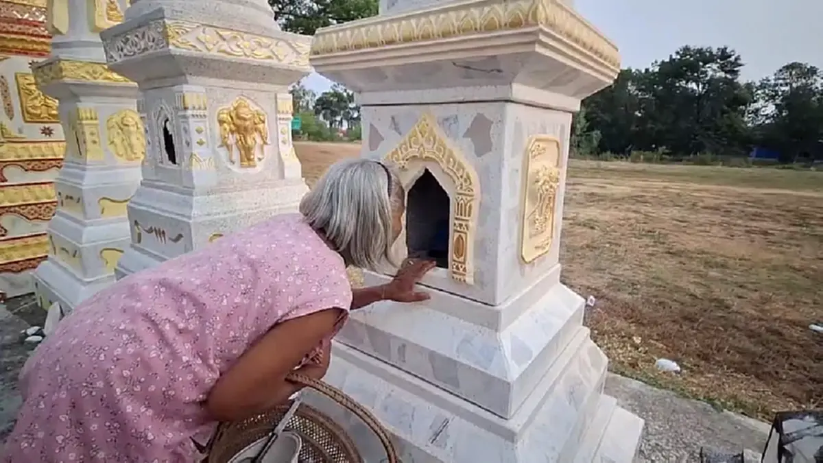 โจรใจบาปงัดธาตุเก็บกระดูก ลักผ้าไหม-เงินสด ทิ้งอัฐิเกลื่อน