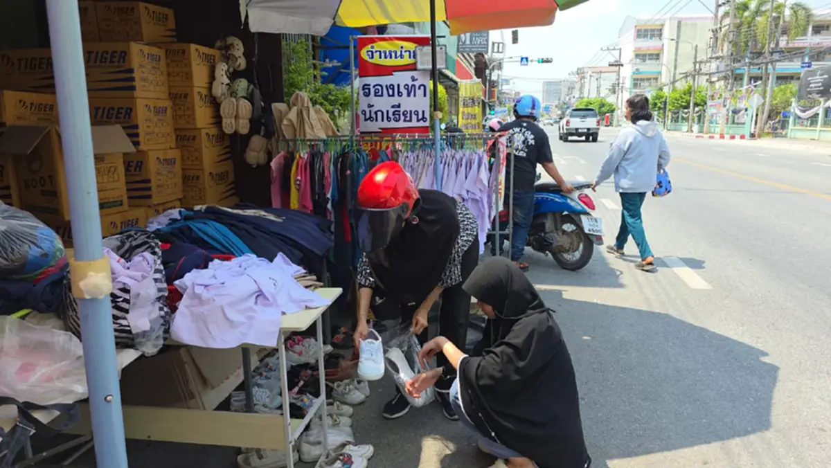 น้ำใจงาม! ร้านชุดนักเรียนพิษณุโลกแจกมือสองฟรี ลดภาระผู้ปกครอง